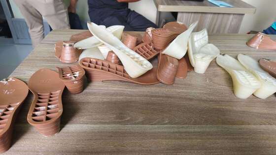 Slipper Sandals PU Material  Shoe Sole Polyurethane System Easy Process Widely Hardness For Choice Good Price